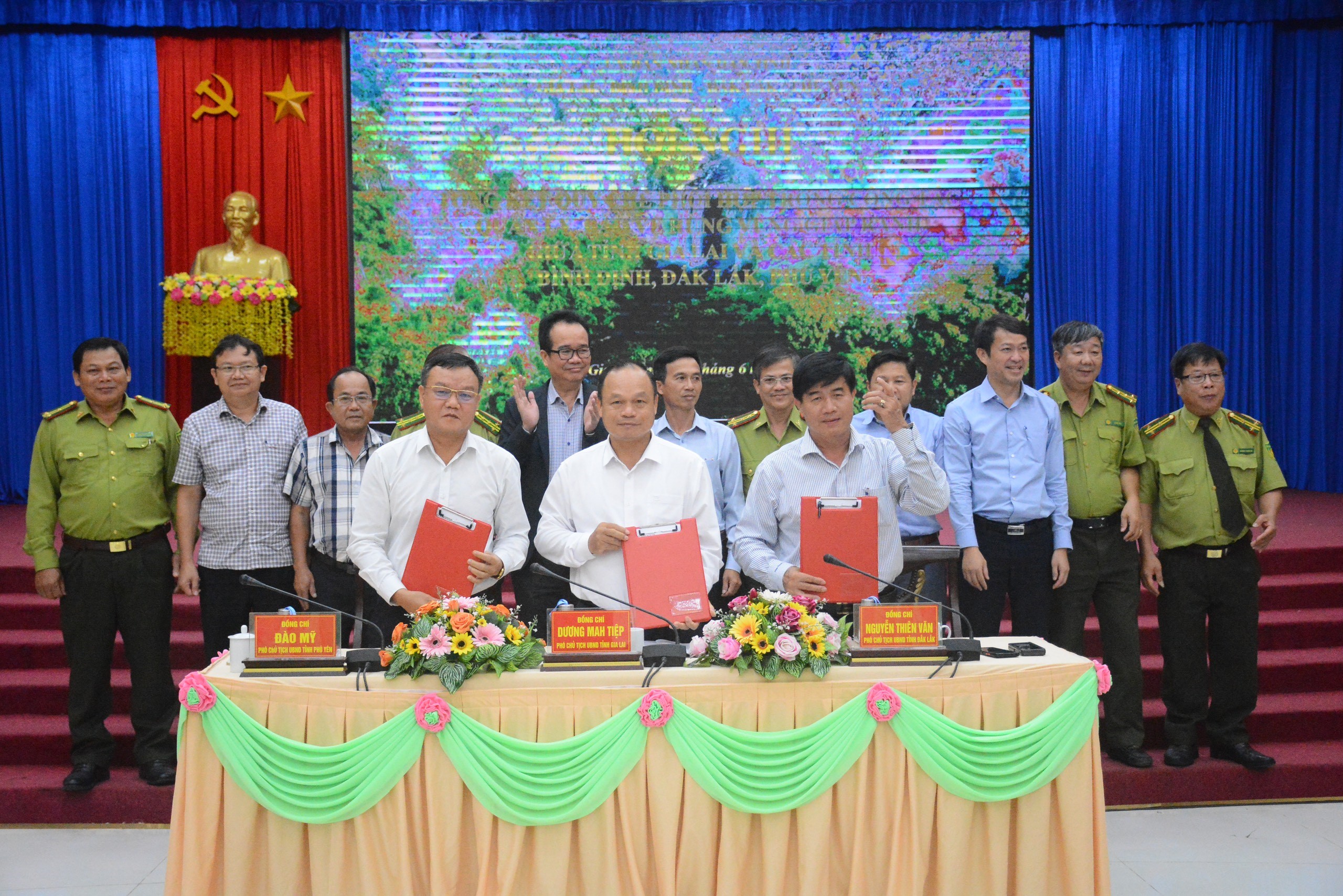 Tăng cường công tác quản lý, bảo vệ rừng vùng giáp ranh