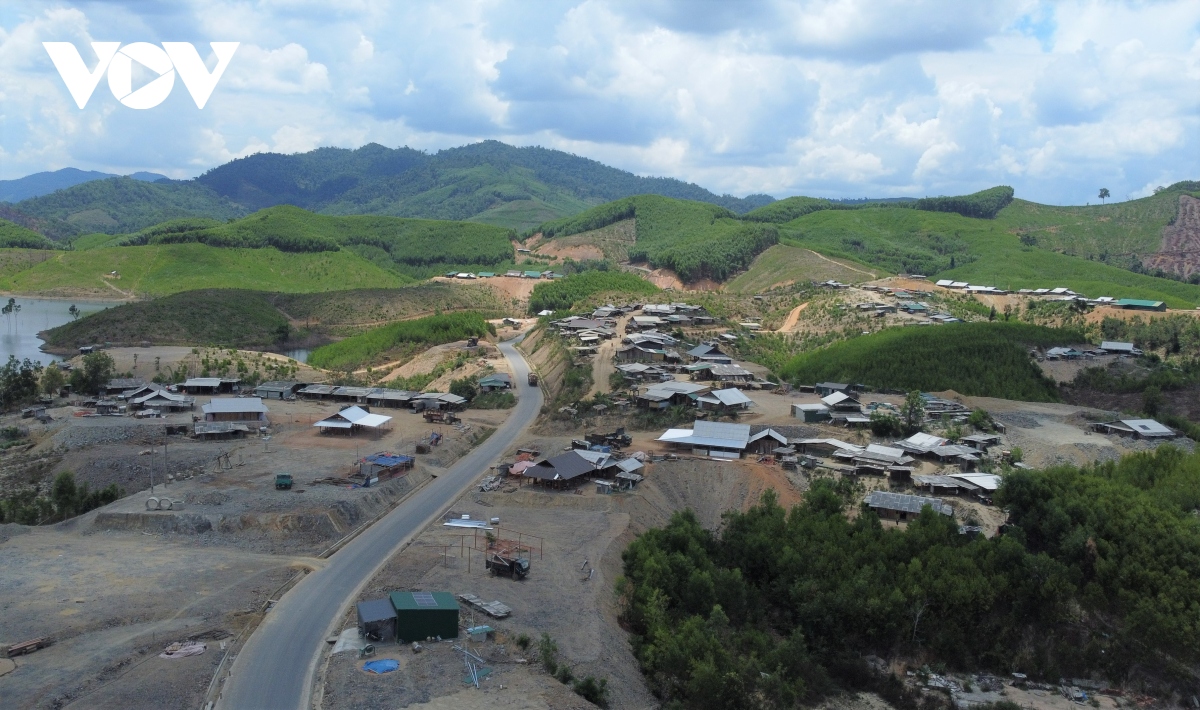 Hơn 160 hộ dân lập làng trái phép bên đường Đông Trường Sơn